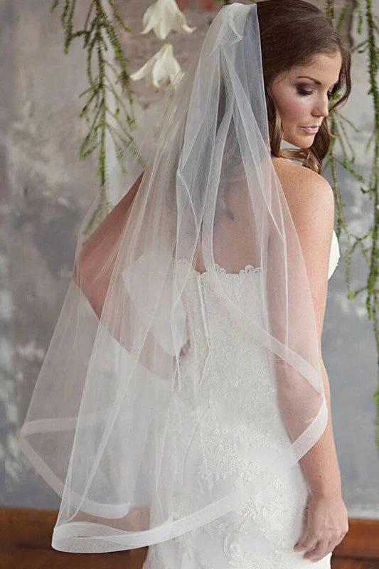 Simple Style Single Layer Soft Wedding Veil With Hair Comb