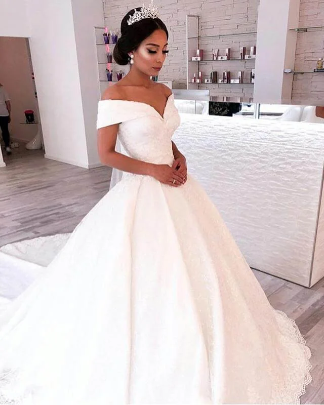 Vintage Lace Ball Gown Wedding Dress Off Shoulder V-neck